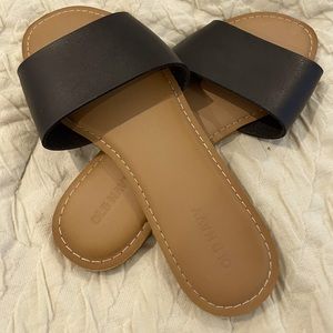Old Navy summer slippers BRAND NEW! Never worn